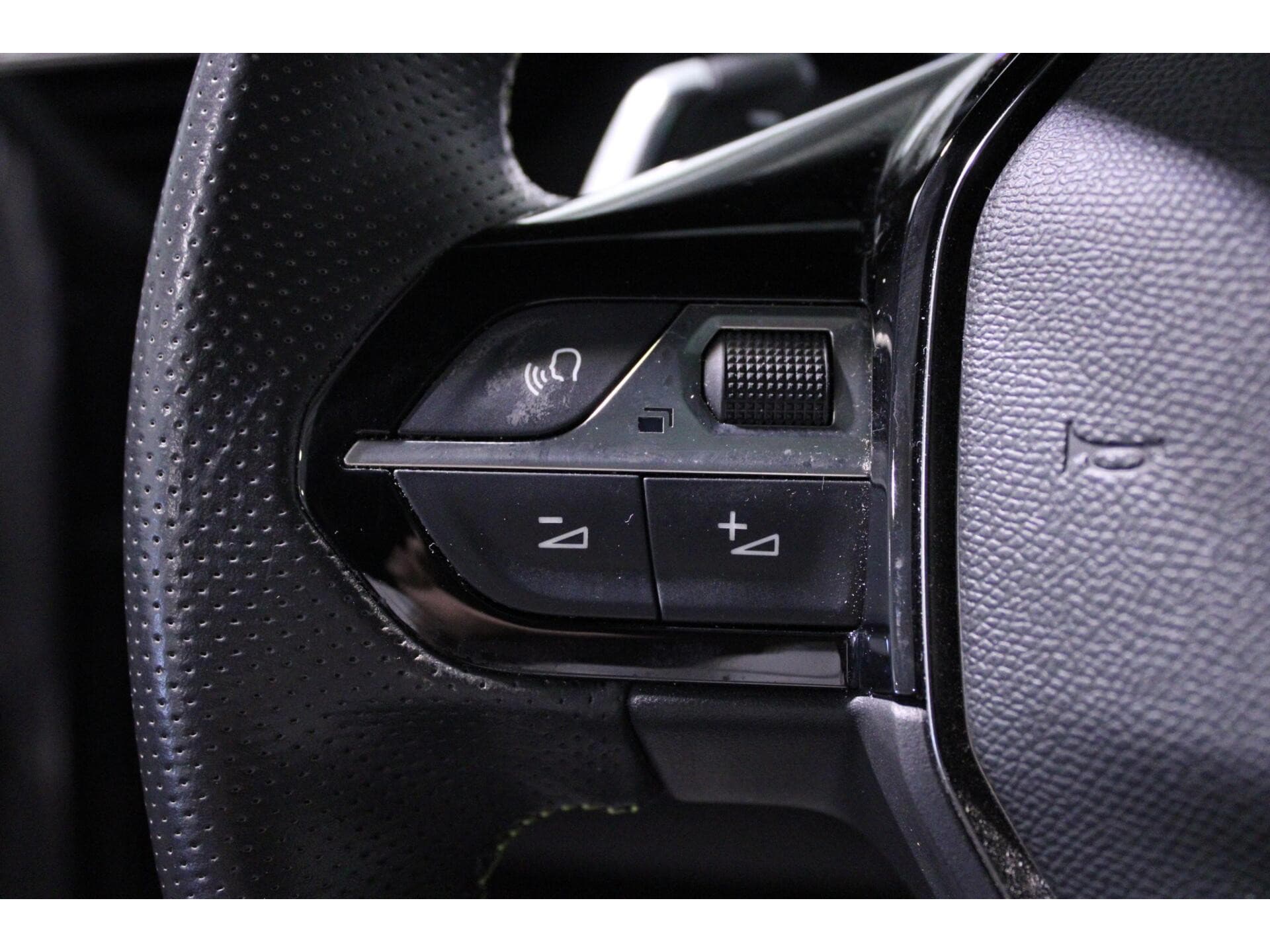 Peugeot 208 - Foto 17