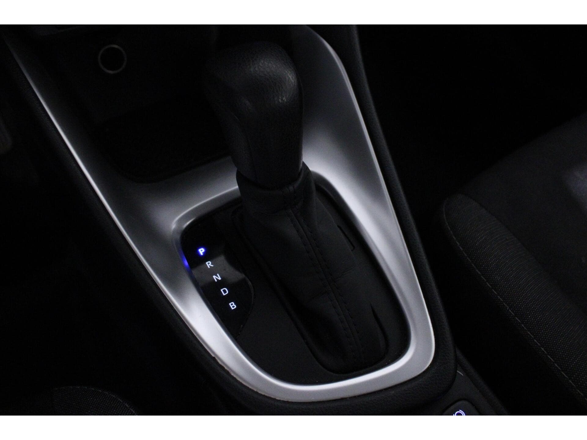 Toyota Yaris - Foto 17