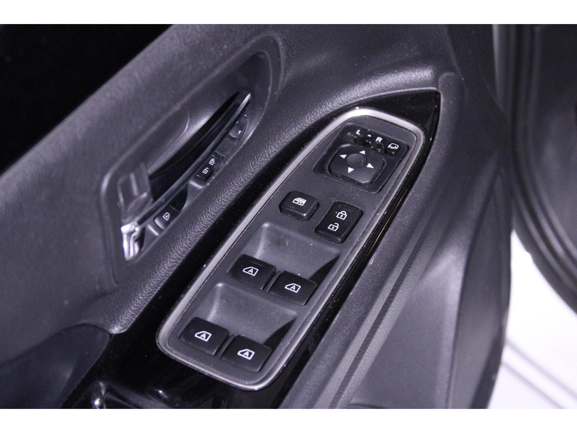 Mitsubishi Outlander - Foto 10