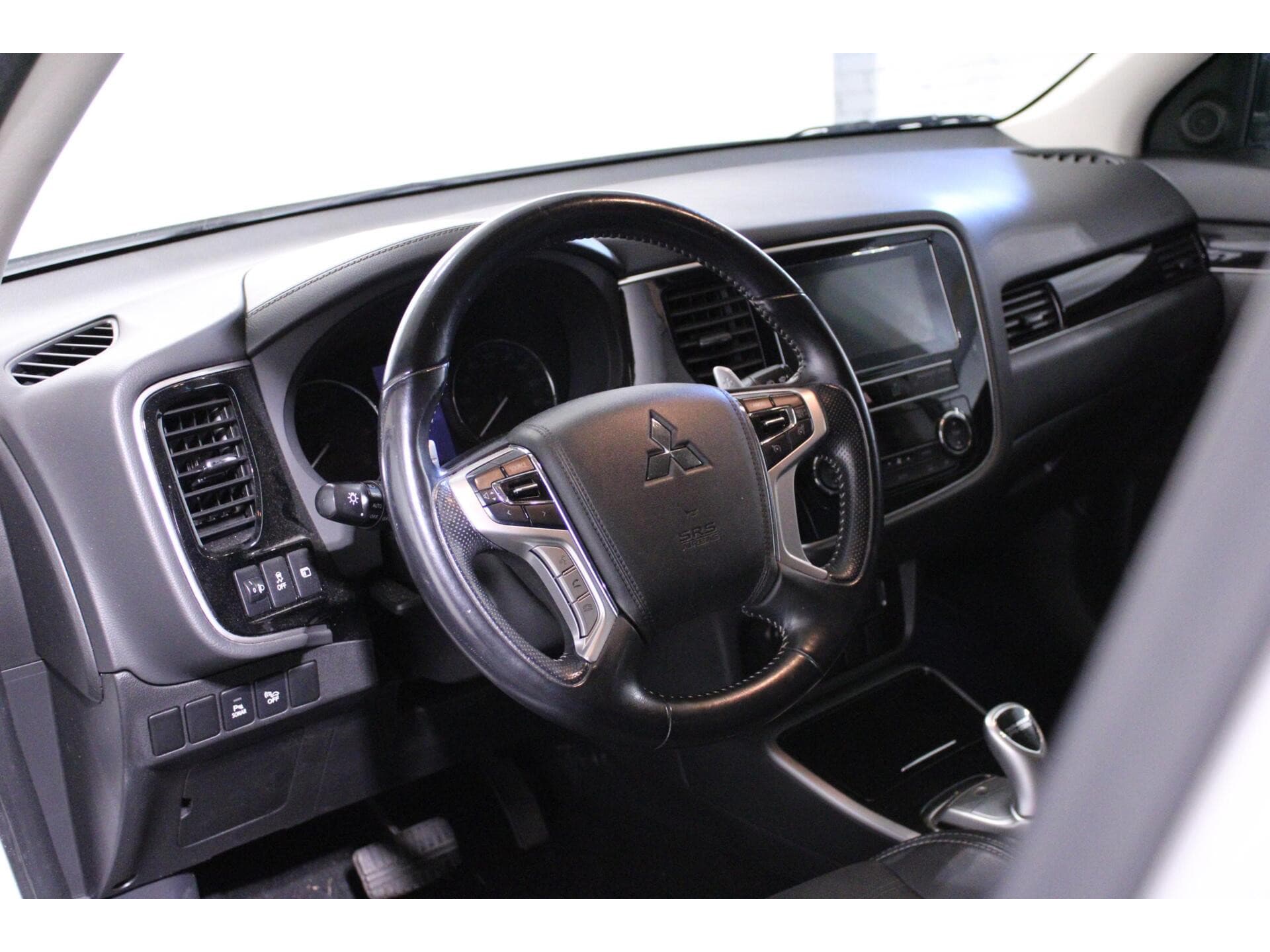 Mitsubishi Outlander - Foto 12