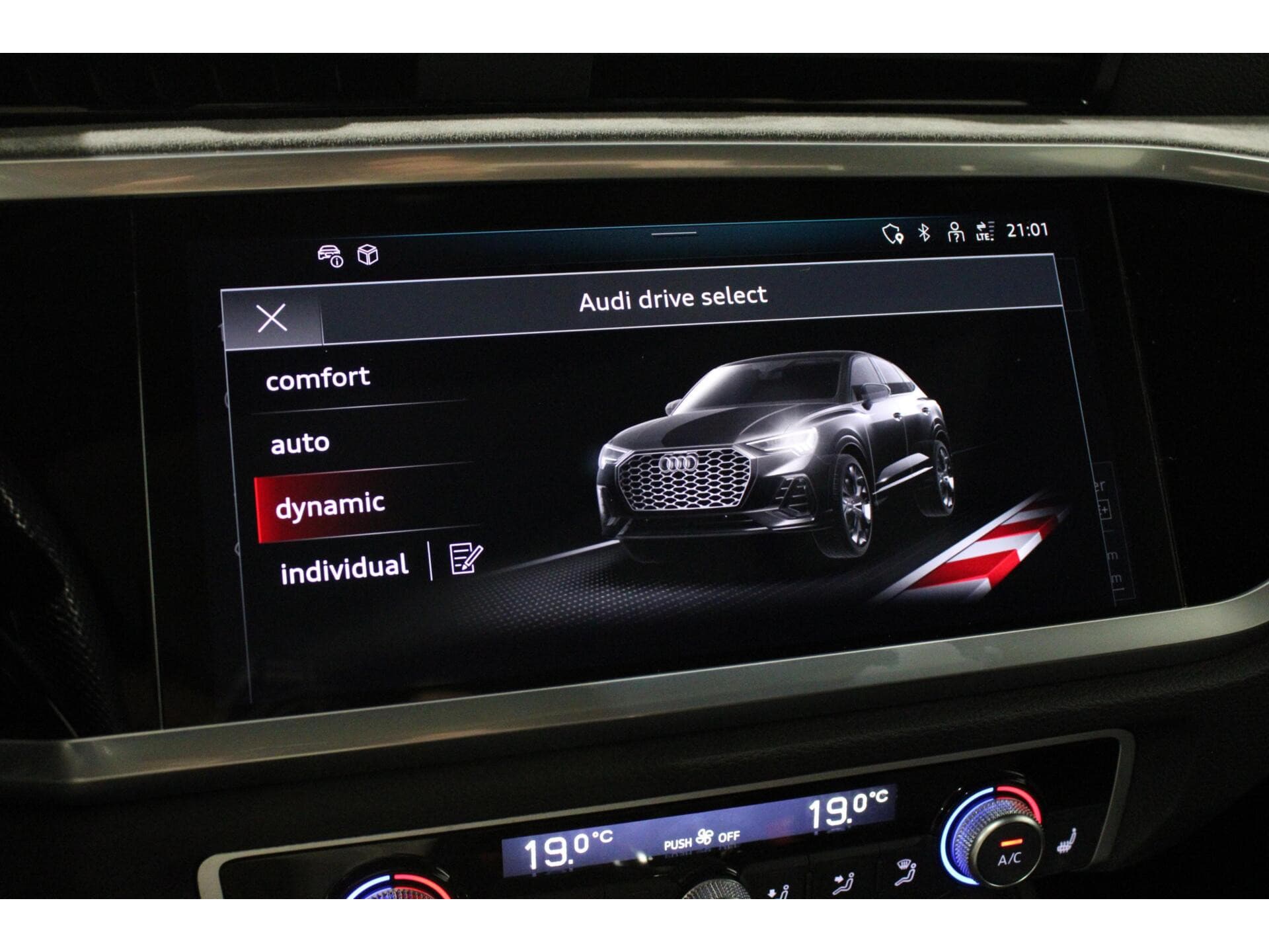 Audi Q3 - Foto 22